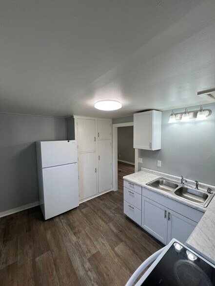 Building Photo - 521 N Spruce St
