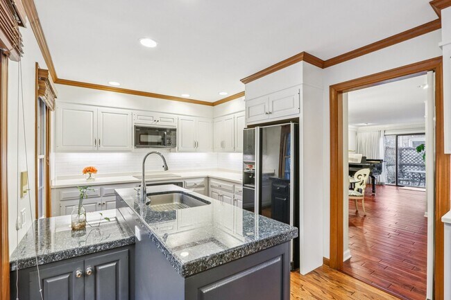 Building Photo - 19 Landmark St