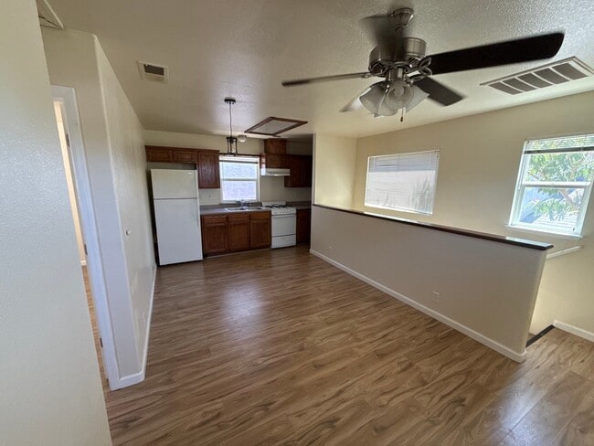 Building Photo - 2409 Cactus Ave