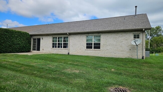 Building Photo - 801 Veterans Ln