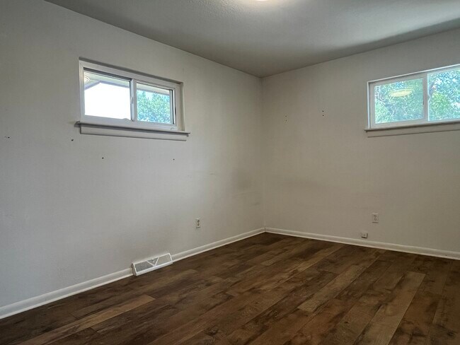 Building Photo - 9160 Cypress Dr