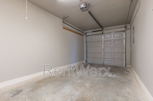 Building Photo - 120 Navarro Xing