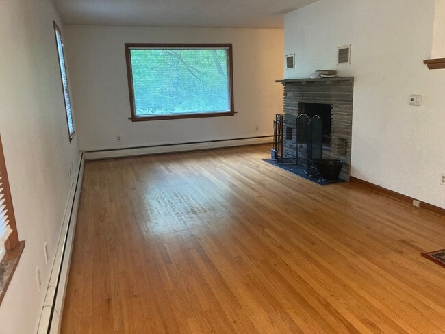 Building Photo - Lease Details for 2025 Start Date ONLY - No Students Permitted