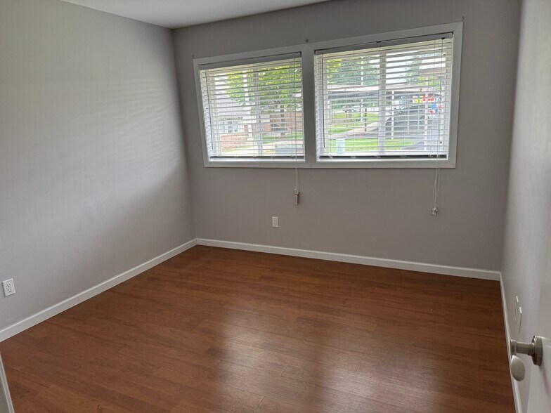 Building Photo - 2916 Davison Ave