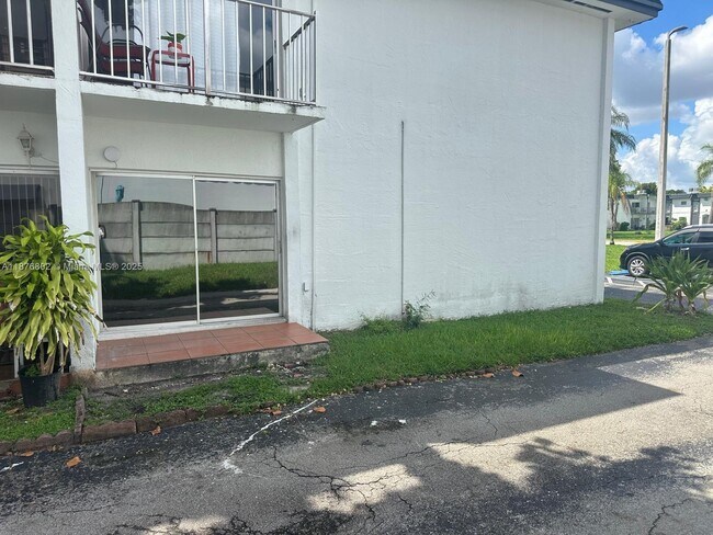Building Photo - 7215 SW 94th Pl