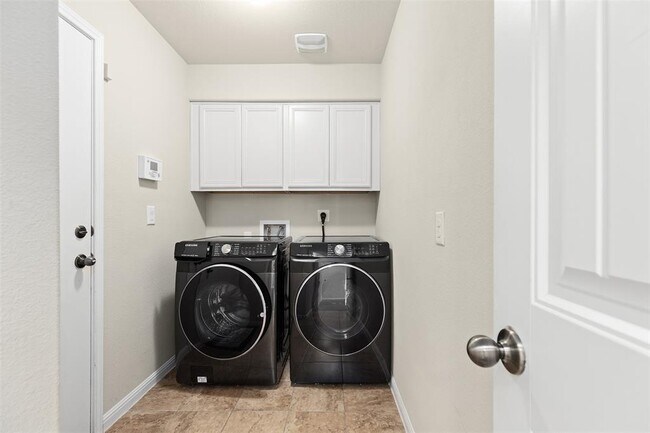 Building Photo - 800 Bryce Canyon Dr