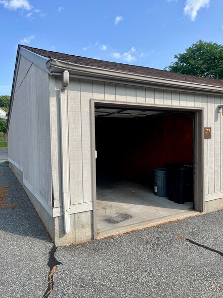 Private one car garage, over 26' deep, room for bikes and gear - 77 Windward Ln