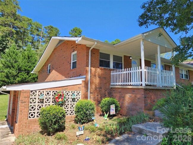 Building Photo - 4633 Club View Dr