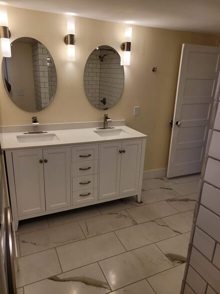 Building Photo - 155 E High St