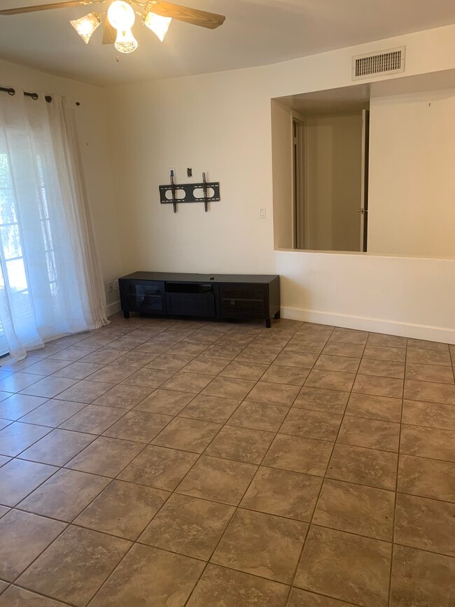 Building Photo - 2312 W Lindner Ave