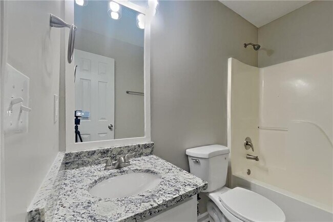 Building Photo - 780 Ashland Park Way SE