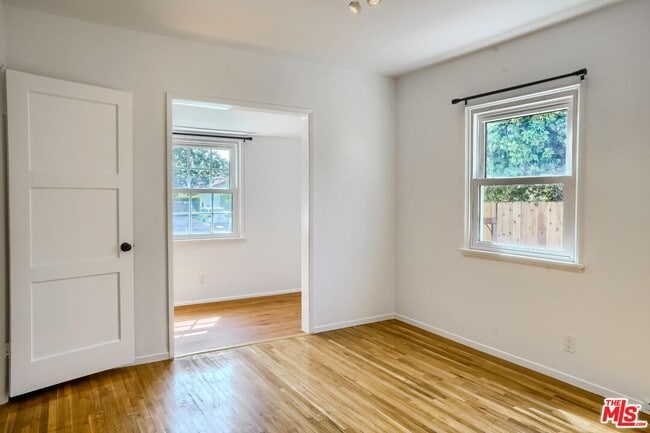 Building Photo - 2356 Pelham Ave