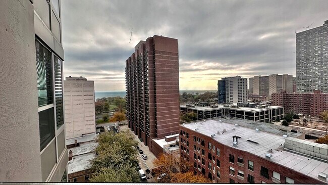 Building Photo - 720 W Gordon Terrace