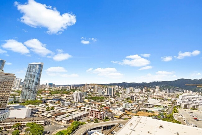 Building Photo - 2319