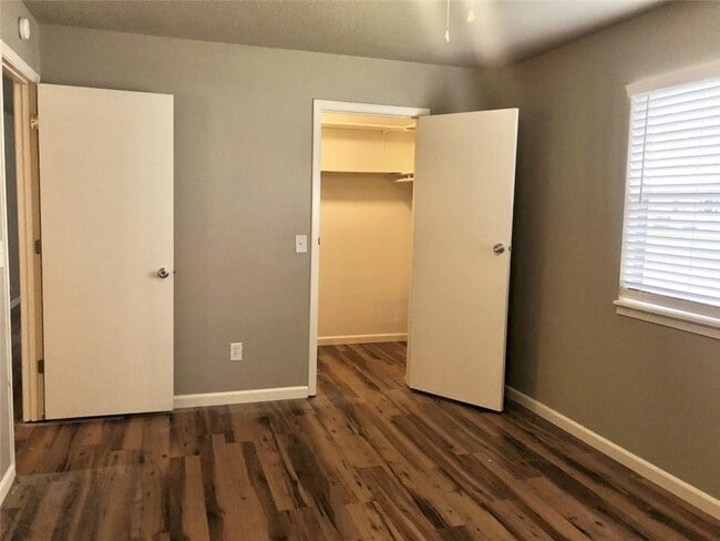 Building Photo - 419 S Cleveland St