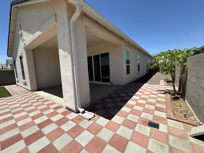 Building Photo - 10319 W Harmony Ln