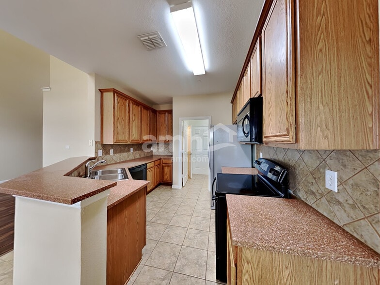 Building Photo - 3706 Boxwood Dr