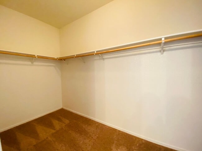 Building Photo - Spacious and Beautiful Home Close to a Huge Park