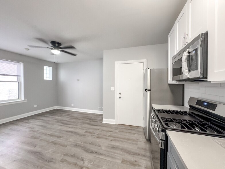 Building Photo - 4241 N Kenmore Ave