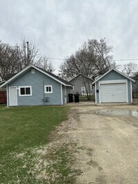 Building Photo - 1824 Royce Ave