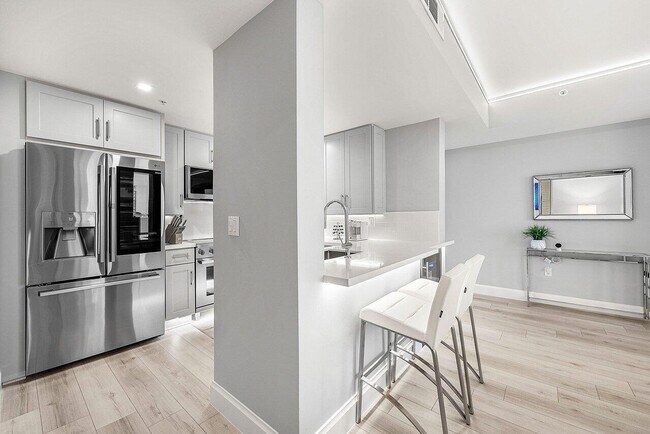 Building Photo - 255 Evernia St