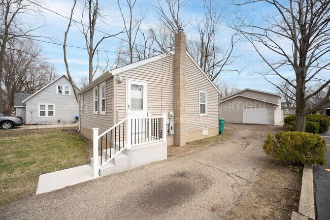 Building Photo - 5923 Missouri Ave