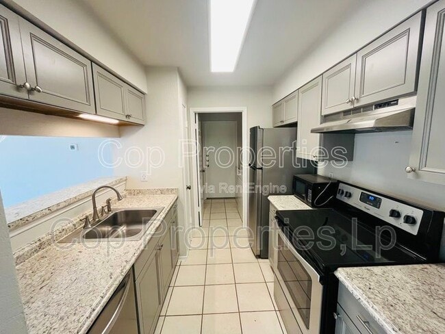 Building Photo - 6319 Waddesdon Wood