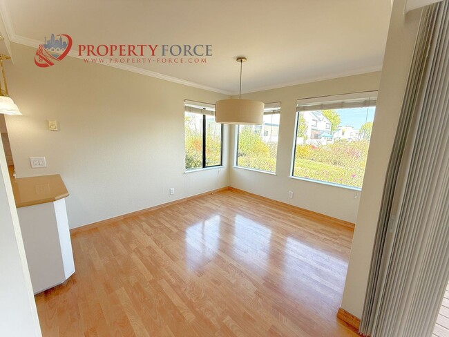Building Photo - 870 Balboa Ln