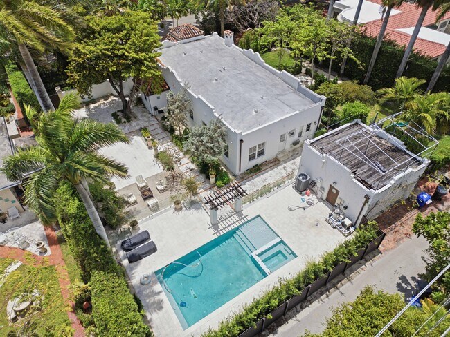 Building Photo - 1615 Monroe St