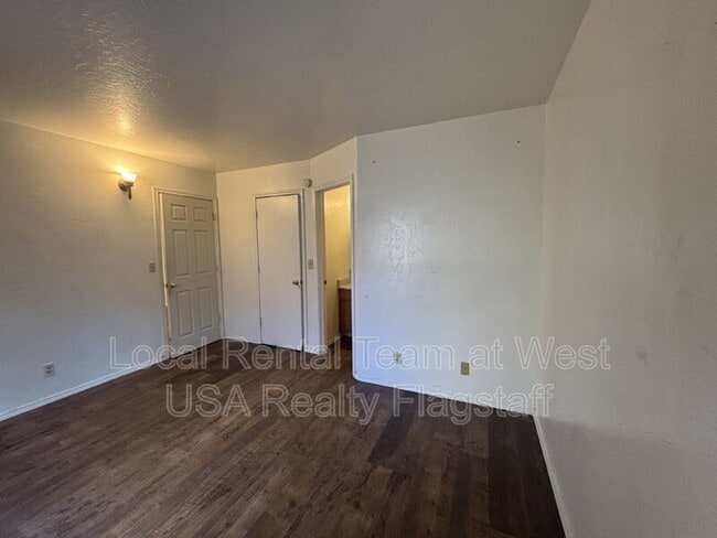 Building Photo - 625 S Fountaine St