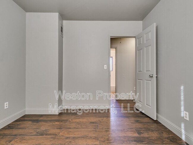 Building Photo - 2101 Westchester Dr