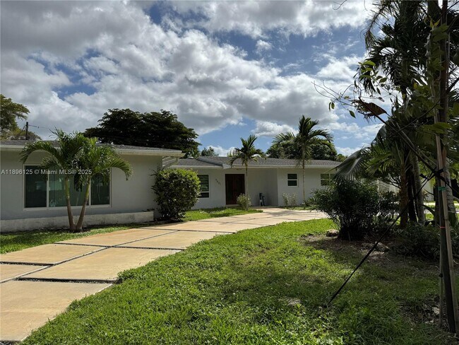 Building Photo - 9401 SW 69th Ct