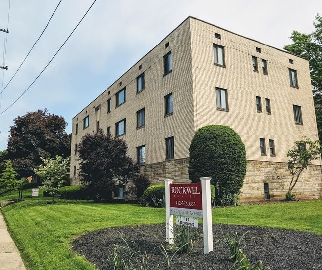 Building Photo - 819 College Avenue