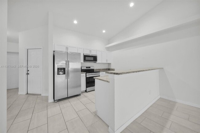 Building Photo - 614 SW 3rd Ct