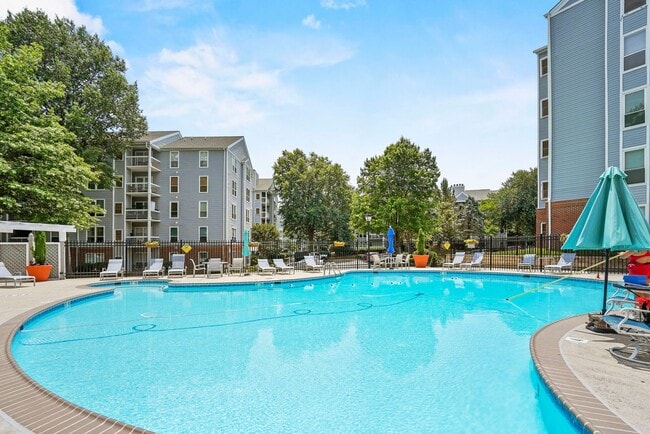 Building Photo - 3178 Summit Square Dr