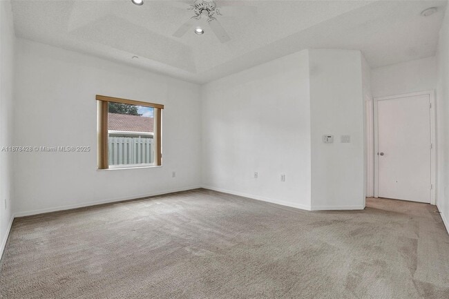 Building Photo - 10660 SW 20th Ct