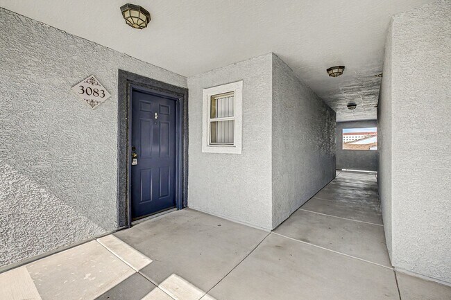 Building Photo - One bedroom condo with detached garage!