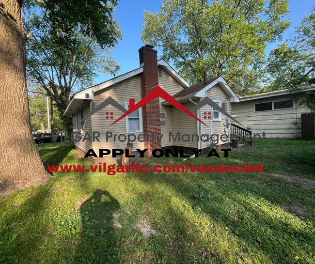 Building Photo - This keen & clean 2 bed / 1 bath ranch-sty...