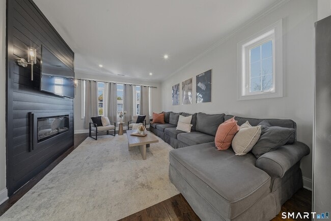 Building Photo - 145 Brentwood Ave