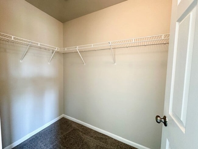 Building Photo - Excellent 2 Bedroom Plus Huge Loft  2.5 Bath and 2 car attached garage