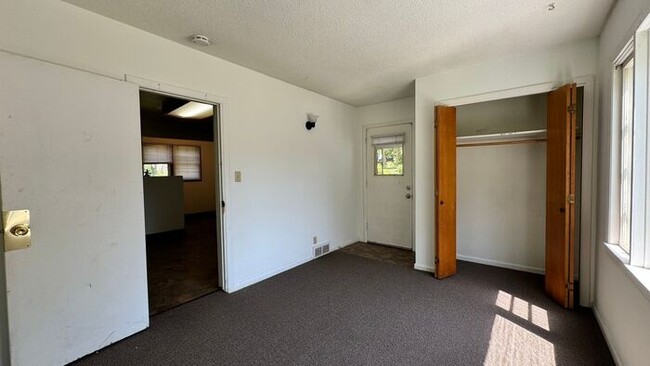 Building Photo - $2,100 | 4 Bedroom, 1.5 Bathroom Multi Flo...