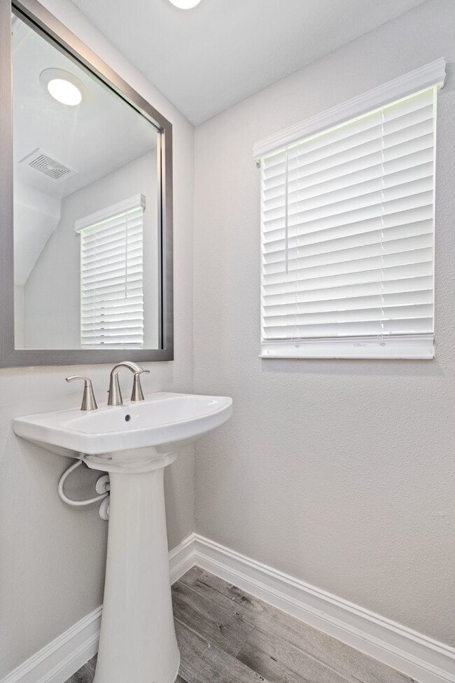 Building Photo - Charming 3 Bed, 2.5 Bath Rental Home in Wesley Chapel - Spacious and Modern!