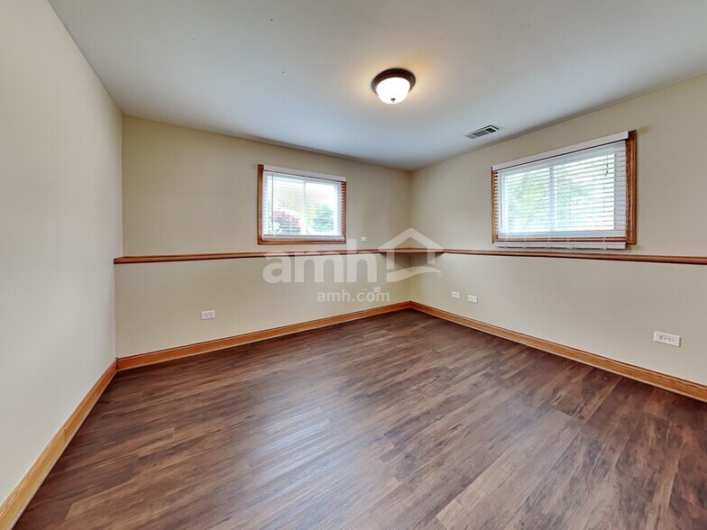 Building Photo - 2113 Cumberland Dr