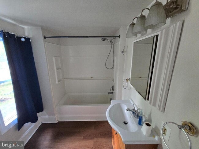 Building Photo - 106 Main St