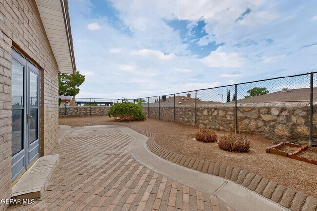 Building Photo - 4536 R L Shoemaker Dr