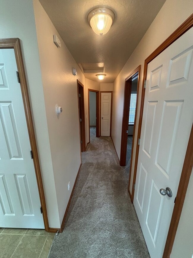 Building Photo - BEAUTIFUL HOME IN THE LANDINGS (APP#59)