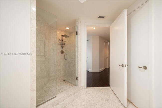 Building Photo - 1331 Brickell Bay Dr