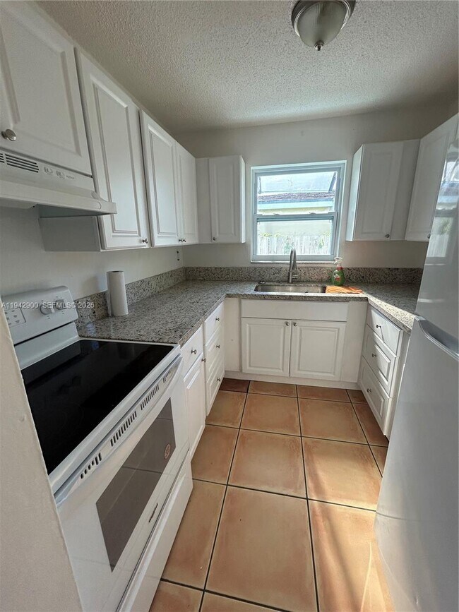 Building Photo - 2630 SW 29th Ave