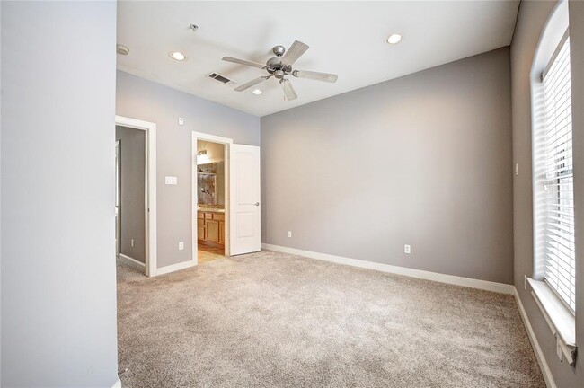 Building Photo - 202 McGowen St