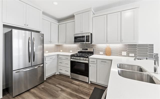 Building Photo - 320 Parkside Dr